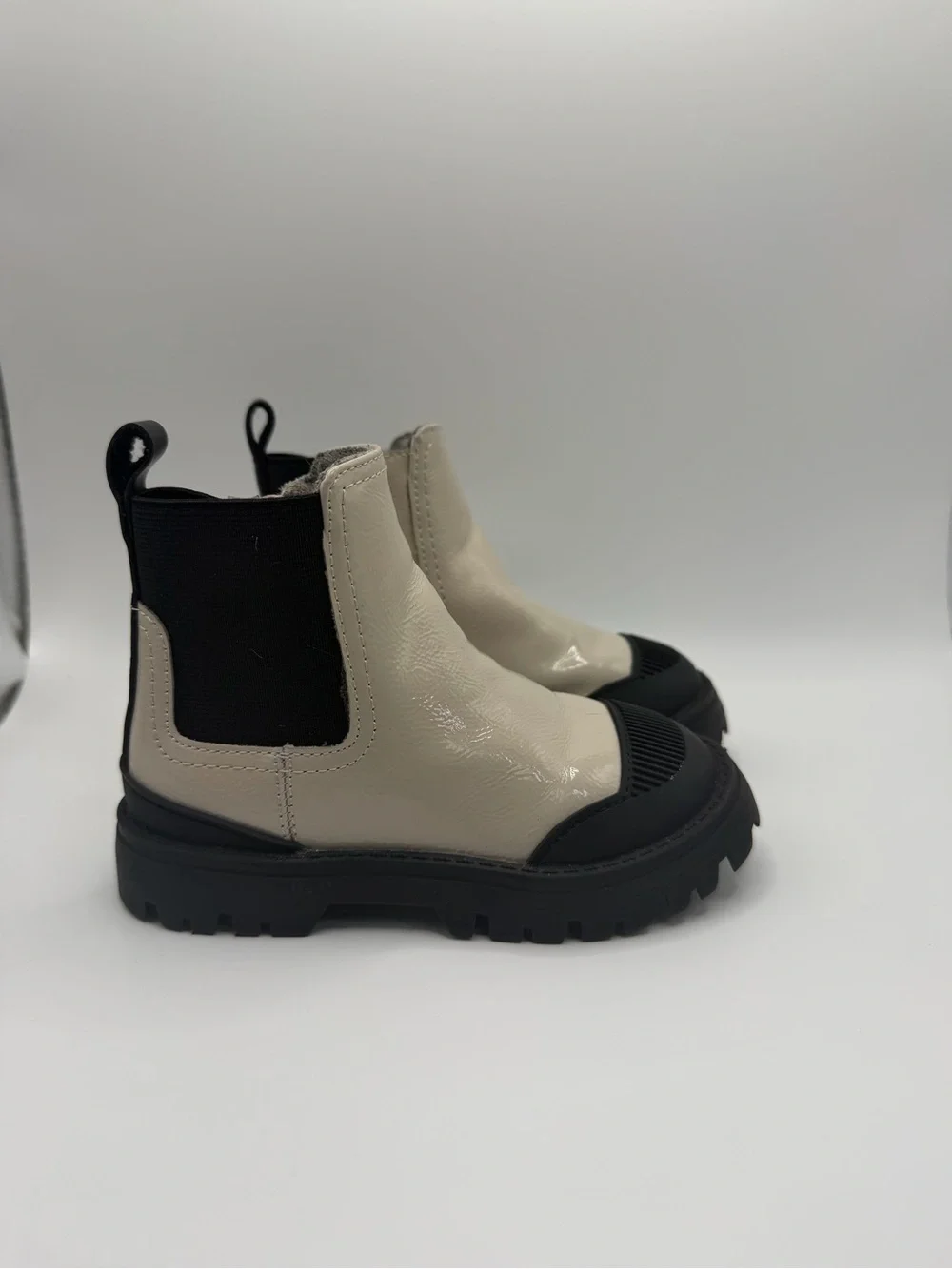 Zara Kids Two-Tone Chelsea Boots in Cream and Black